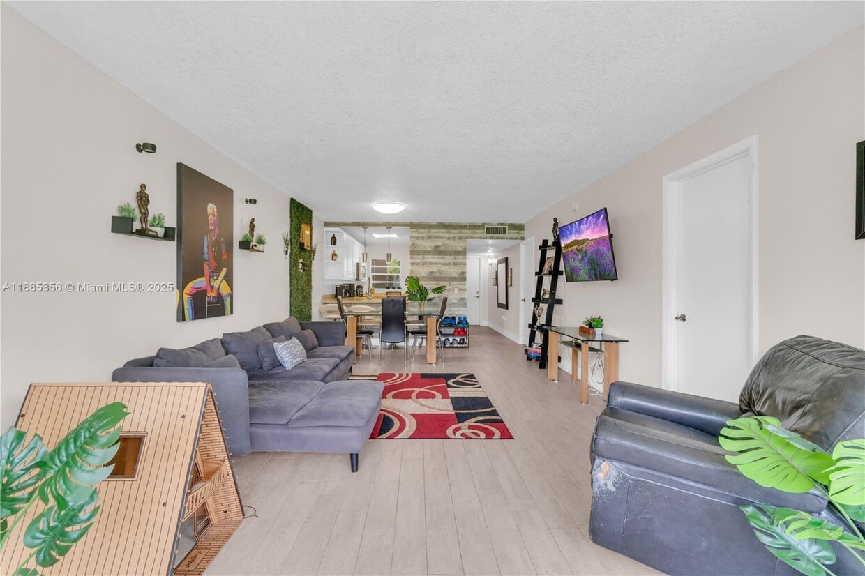 Primary Photo - 9410 Poinciana Pl