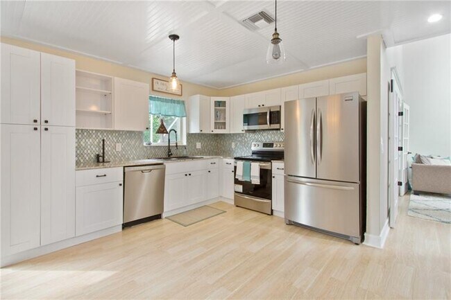 Foto del edificio - 6885 Barnwell Dr