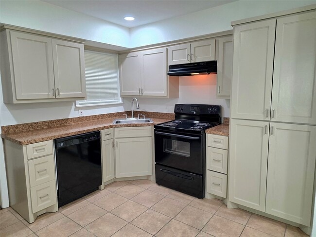 Foto del edificio - 6414 Granite St