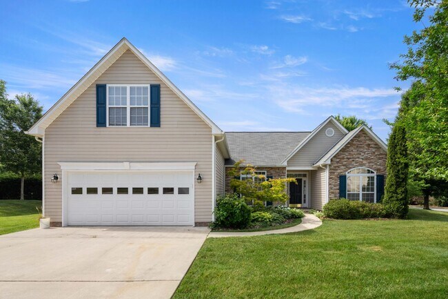 Building Photo - Beautiful Home in Fletcher