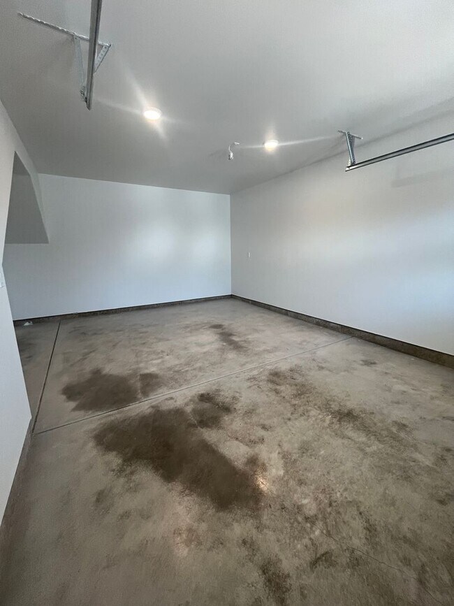 Building Photo - Brand new 3-Bedroom 2-Bathroom townhouse i...