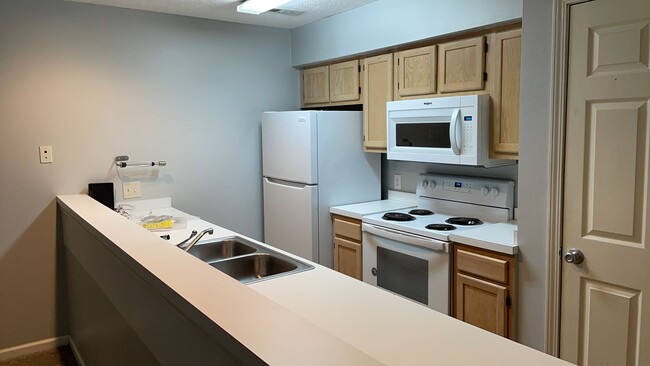 2nd Floor 1 Bedroom Condo in River Oaks - 2nd Floor 1 Bedroom Condo in River Oaks
