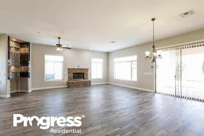 Building Photo - 2102 E Fawn Dr