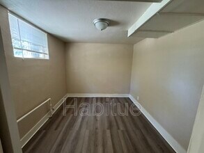 Building Photo - 1302 W Hays St
