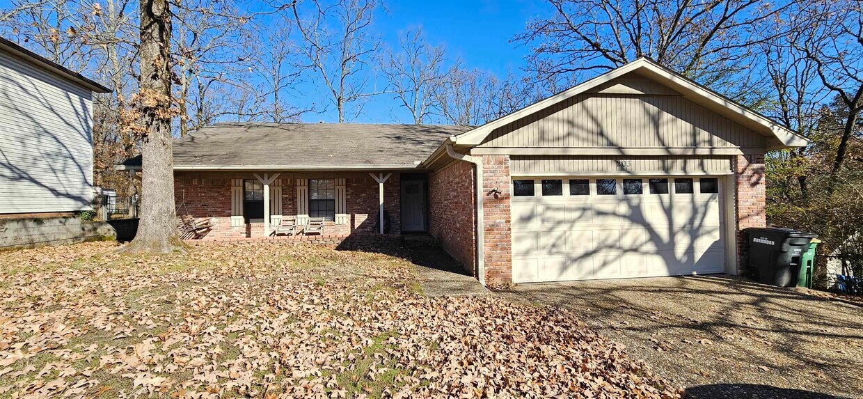 Primary Photo - 203 Creekwood Dr