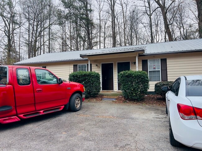 Building Photo - 107 Timberlane St