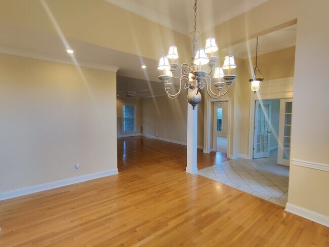 Building Photo - 3.5/2.5 bath 2700 sq ft. Photos coming soon!