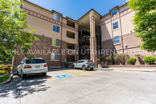 Building Photo - 892 E 700 N