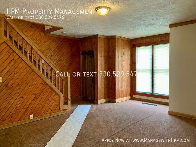 Building Photo - 926 Main Ave W