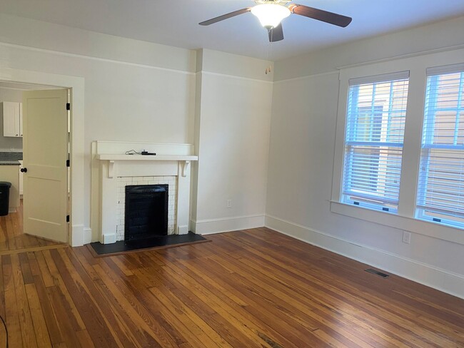 Building Photo - Two Bedroom Apartment On Tattnall Square Park