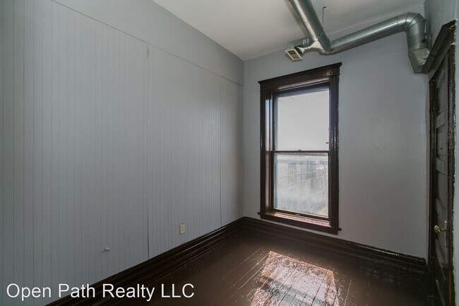 Building Photo - 2330 W 42nd St