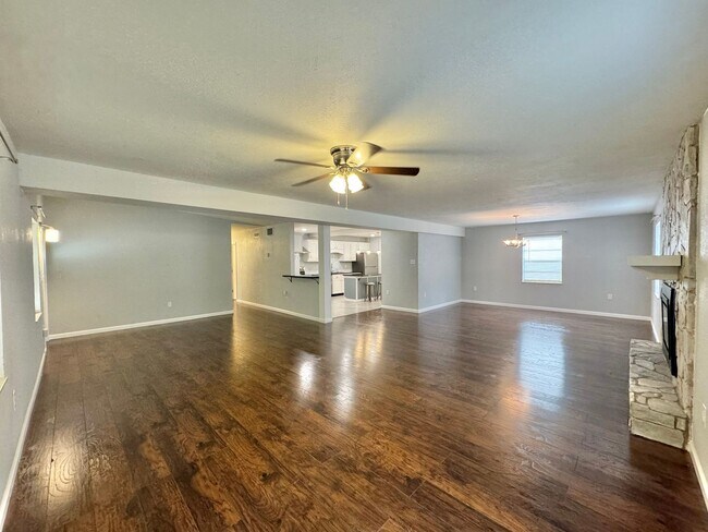 Building Photo - Auburndale Home
