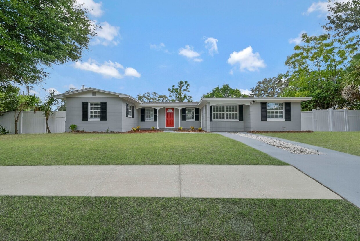 Primary Photo - 450 Iris Rd
