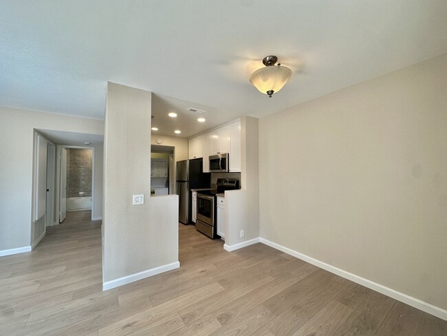 Building Photo - Newly Remodeled 2 Bedroom 2 Bath Near UTC ...