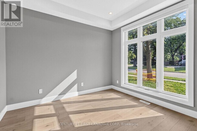 Building Photo - 775 Verulam St