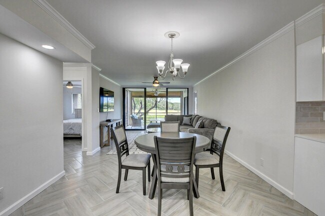 Building Photo - 11258 Green Lake Dr