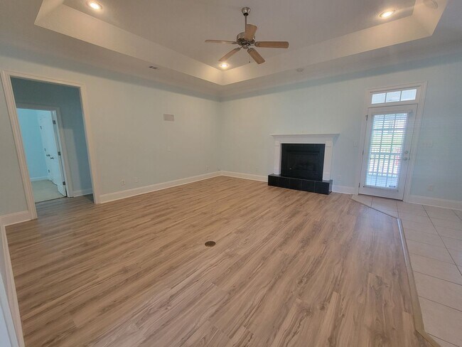 Foto del edificio - Beautiful home in Cypress Lakes in Lake Park