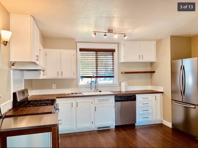 Kitchen - 141 Cortez St
