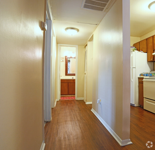 Building Photo - 2213 Kilborne Dr
