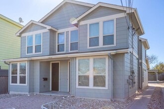 Building Photo - 1403 W 51st St