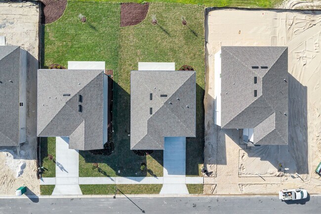 Building Photo - Brand New (5 Bed / 4 Bath) Beautiful and S...
