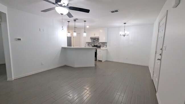 Building Photo - 2013 Southridge Ave