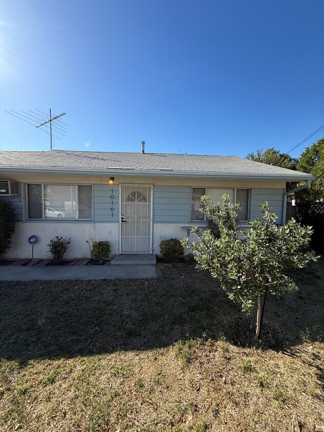 Primary Photo - Completely Remodeled 2 Bedroom, 1 Bathroom...