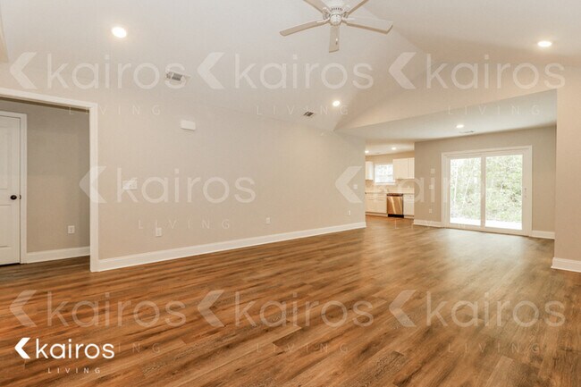 Foto del edificio - 153 Cottage Grove Rd