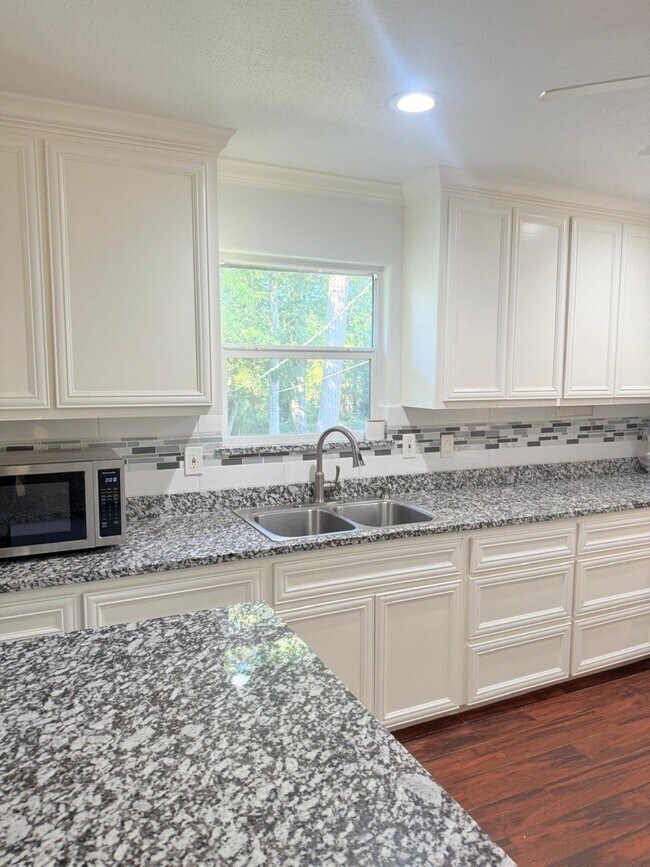 Foto del edificio - 304 Jill Ave