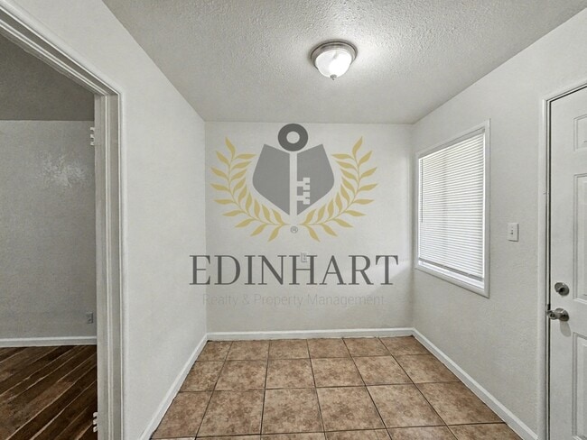 Foto del edificio - 1916 E Hunter Ave