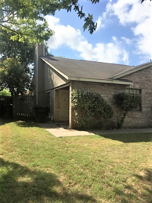 Primary Photo - 5211 Canyon Creek Dr