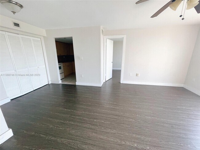 Foto del edificio - 1740 NW North River Dr