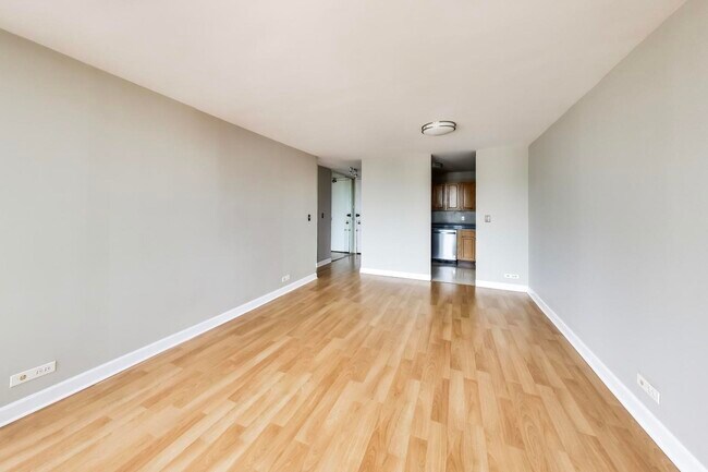 Foto del edificio - 444 W Fullerton Pkwy