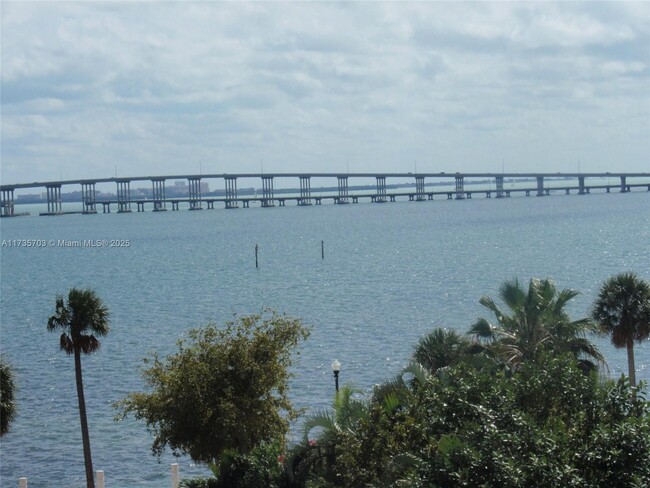 Foto del edificio - 1440 Brickell Bay Dr