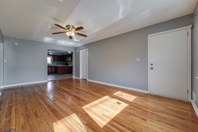 Foto del edificio - 207 Newark Ave