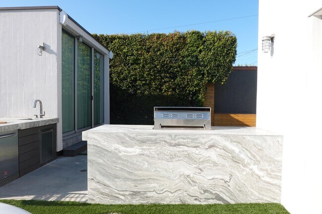 Foto del edificio - 616 N Curson Ave