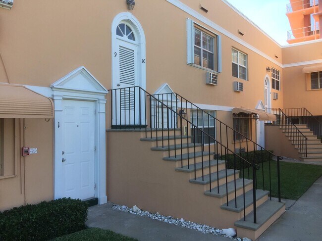 Building Photo - 31 N Golfview Rd