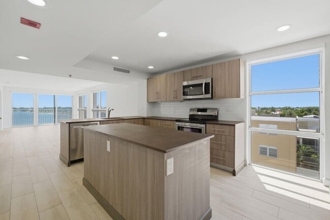 Photo - 3901 S Flagler Dr Apartment