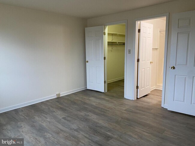 Foto del edificio - 8224 Red Wing Ct