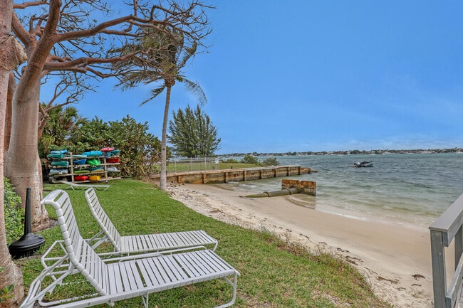 Building Photo - 5600 N Flagler Dr