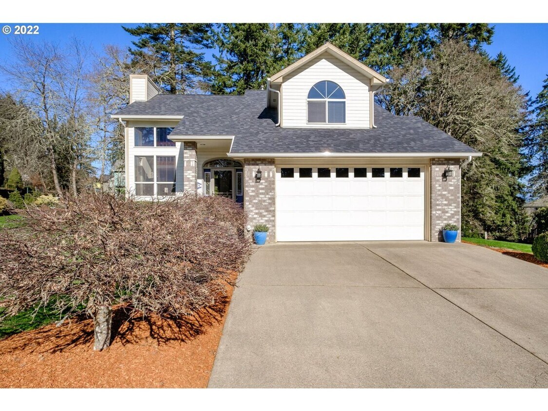 Foto principal - 3-bedroom 3 bath House
