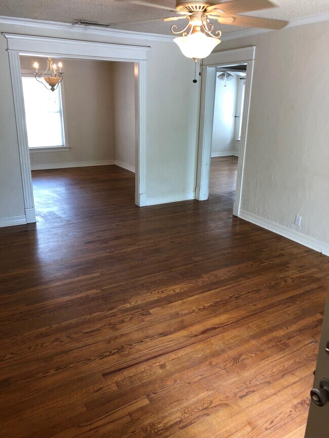 Foto del edificio - 3828 Collinwood Ave