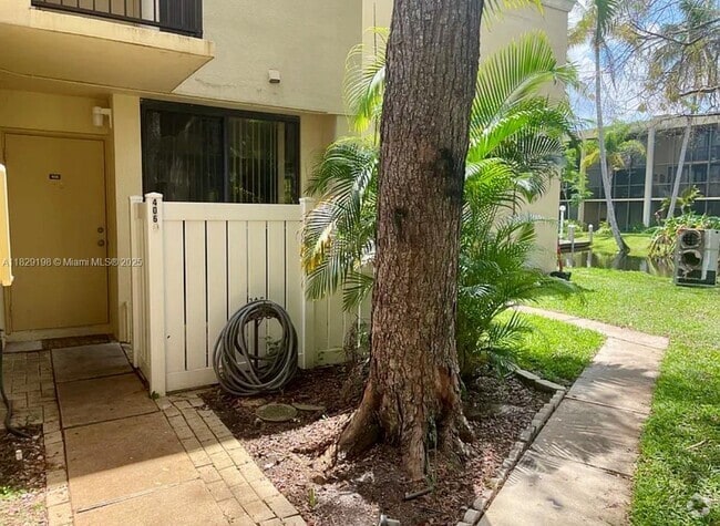Building Photo - 2941 SW 87th Ave