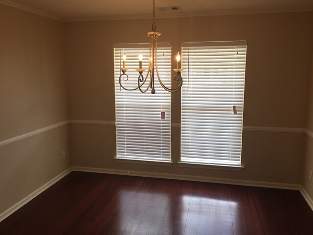 Foto del edificio - 319 Laurel Hill Cir