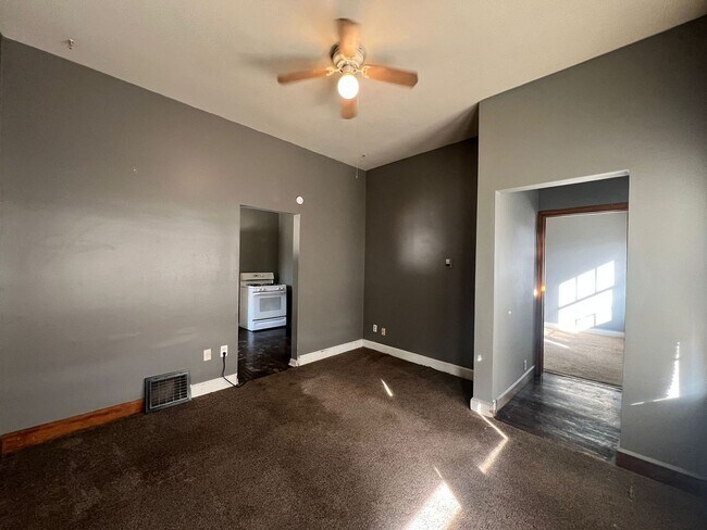 Building Photo - 847 Jason Ave