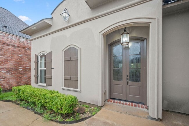 Building Photo - 14835 Pendleton Way