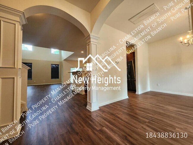 Foto del edificio - 4 Bd Home with an Enthralling Pond View!!