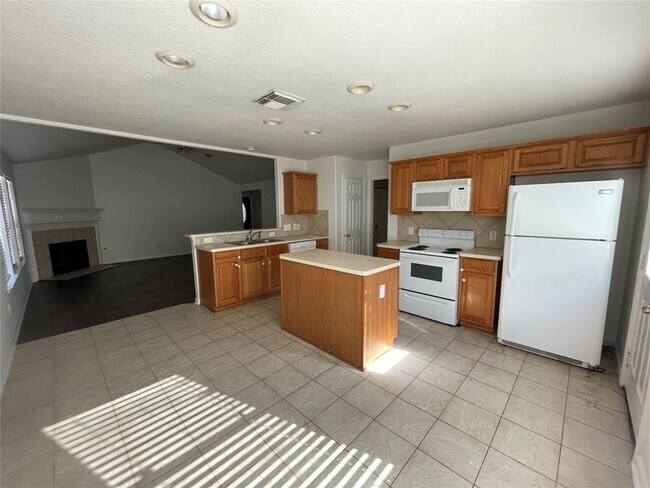 Foto del edificio - 3314 Falcon Trail Dr