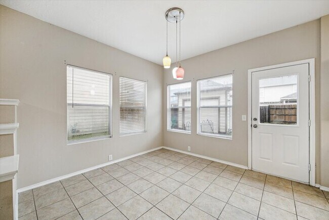 Building Photo - Single Family