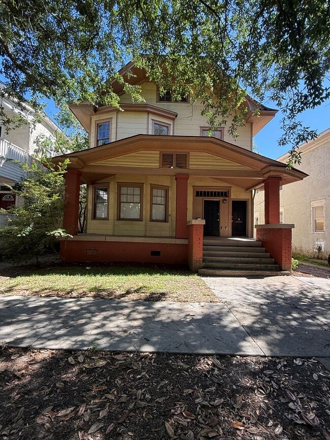 Building Photo - 823 E Henry St